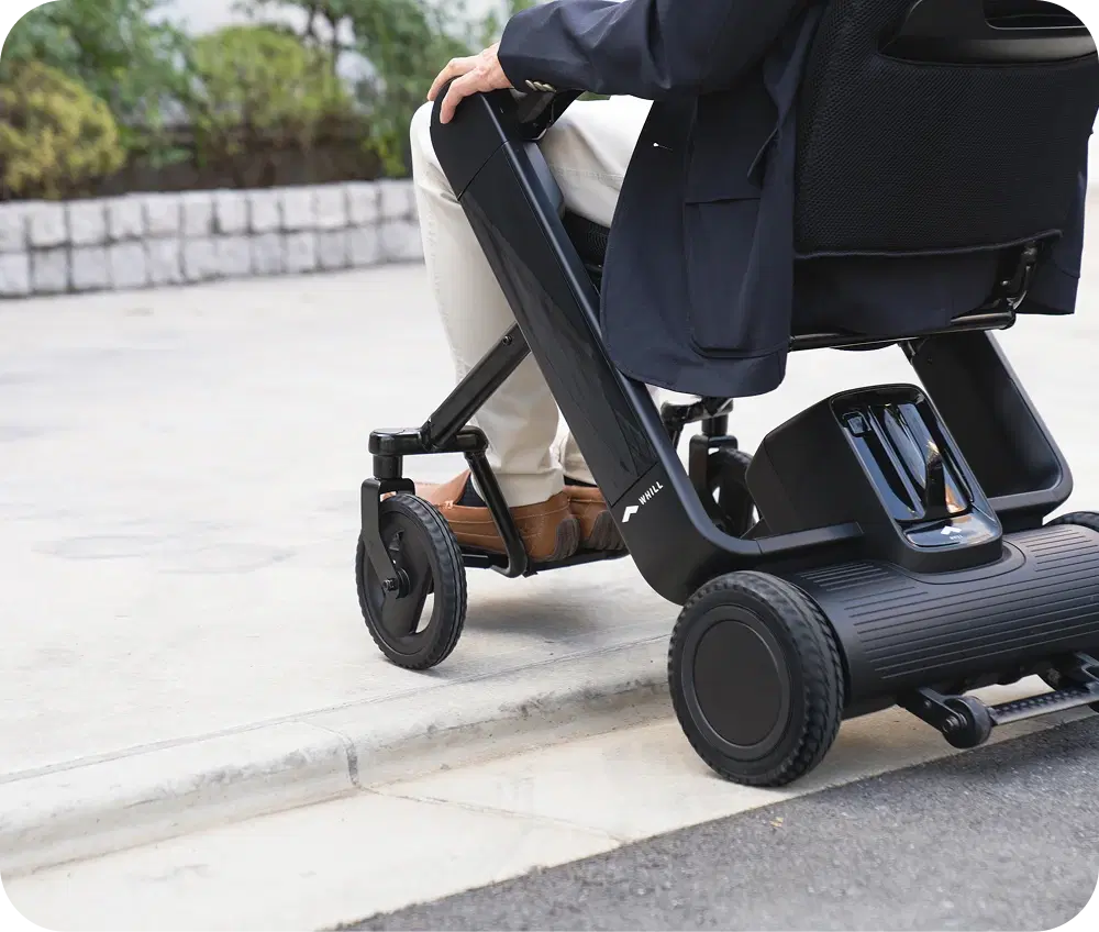 WHILL[ウィル]公式｜製品情報｜WHILL Model F | 近距離モビリティ 電動