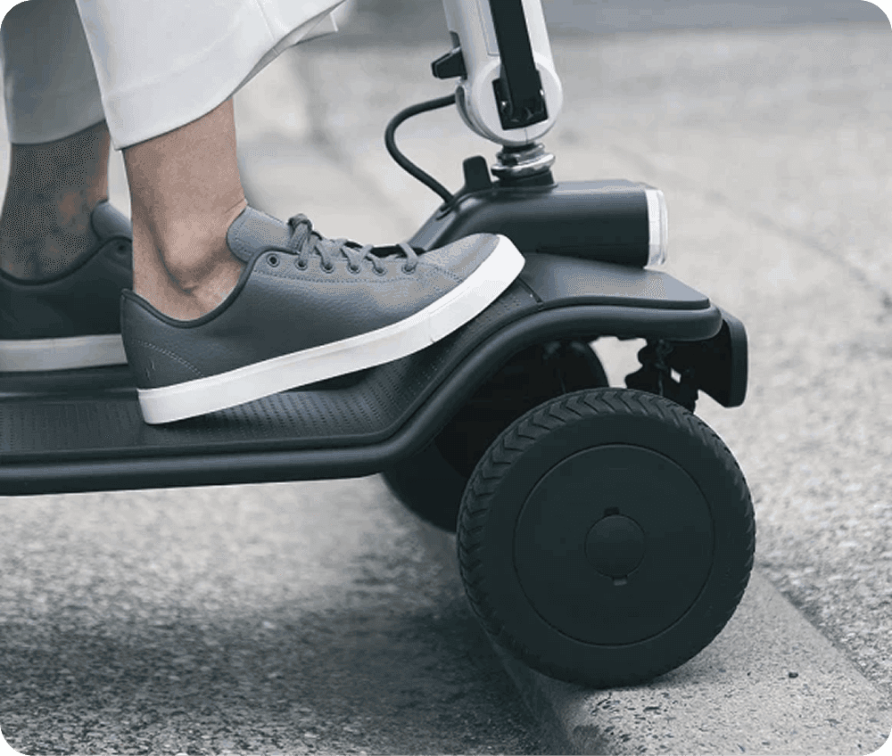 WHILL[ウィル]公式｜製品情報｜WHILL Model R | 近距離モビリティ 電動