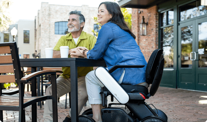 Implementing the WHILL On-Site Fleet Service allows all customers to explore your facility independently, including the elderly and their families. This results in an increased number of visitors, more time spent at the facility, and an improved guest experience.