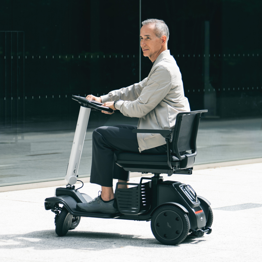 あたりまえに、ウィルがある毎日を | 近距離モビリティ 電動車椅子