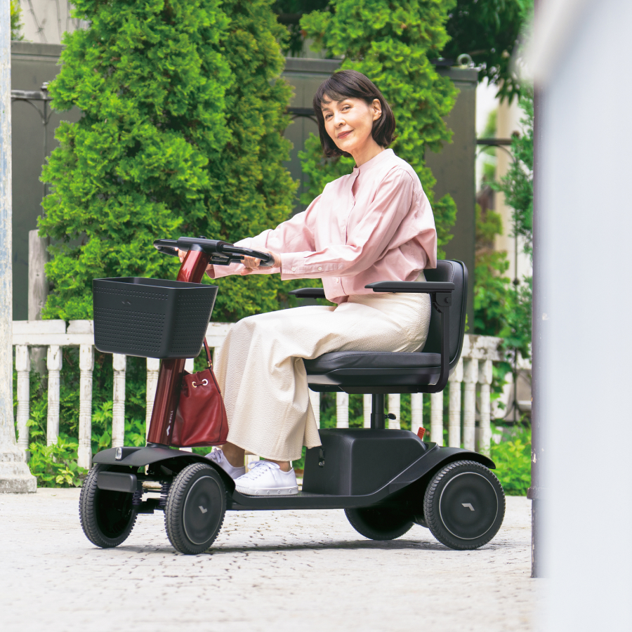 あたりまえに、ウィルがある毎日を | 近距離モビリティ 電動車椅子