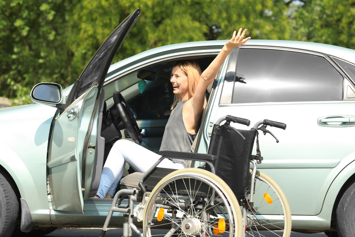車椅子でドライブ 乗りやすい 乗せやすい福祉車両とは その選び方 次世代型電動車椅子 近距離モビリティ Whill公式