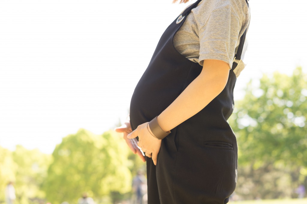 散歩は妊娠中や産後すぐでも、体への負担が少なく行える