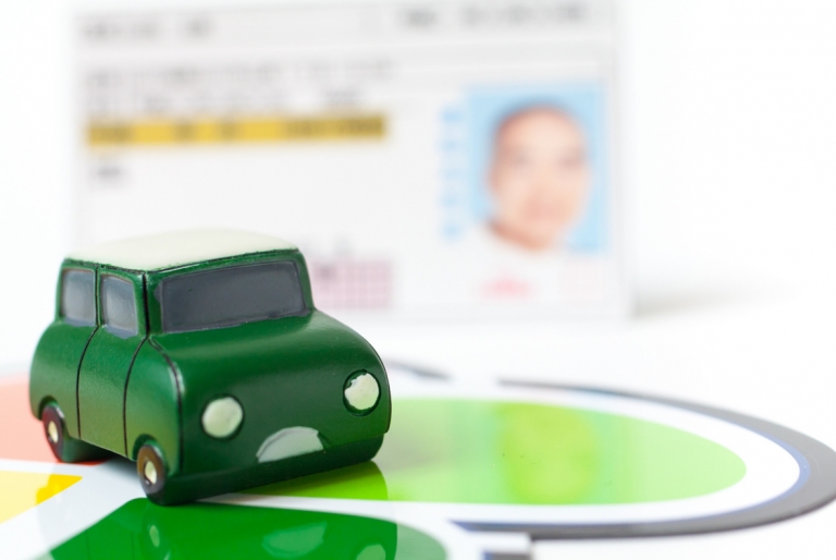 免許返納するとどんなメリットがある?年齢は?手続きの仕方は? 次世代型電動車椅子 近距離モビリティWHILL公式 免許返納するとどんなメリットがある?年齢は?手続きの仕方は? 次世代型電動車椅子 近距離モビリティWHILL公式