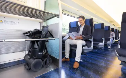 Model-F-lifestyle-train